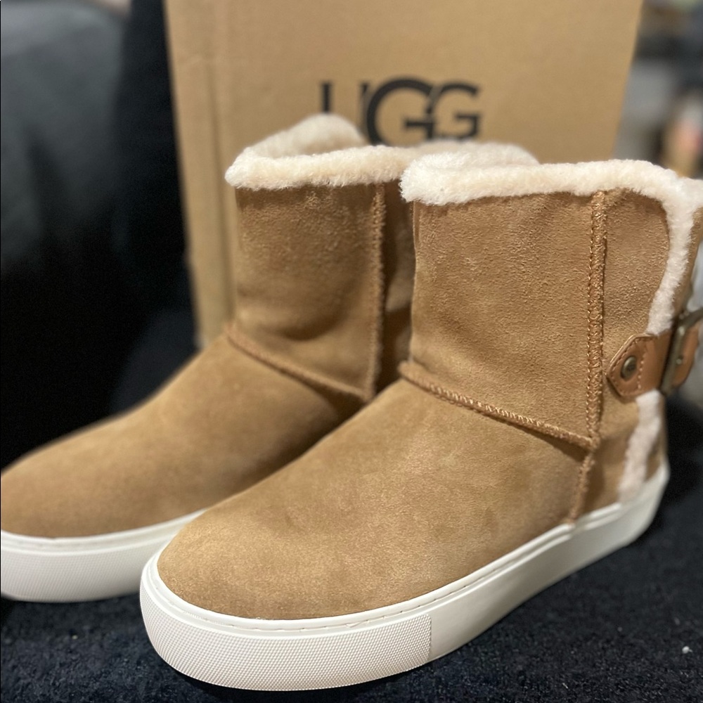 UGG SZ 6.5 , CHESTNUT BROWN